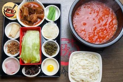 十秒到过桥米线 一碗米线的仪式感，小火锅般的舌尖盛宴