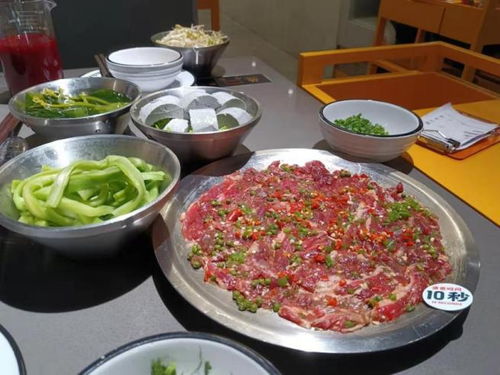 探店九毛九旗下“怂重庆火锅厂” 精简菜单，专注年轻人轻聚餐的纯粹火锅体验